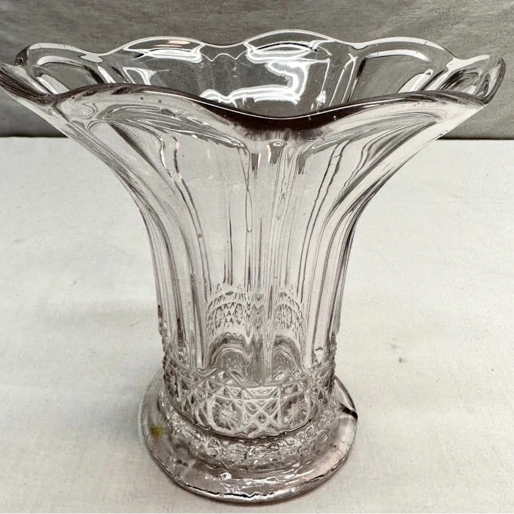 Vintage Clear Cut‎ Depression Glass Fluted Vase Diamond Starburst Pattern